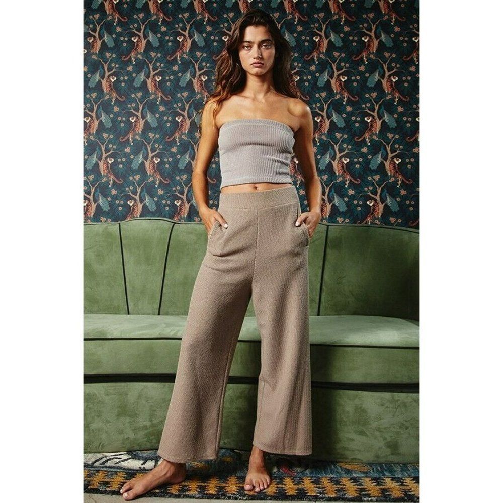 Bucketlist Women's Ribbed Knit Cropped Culotte Style Pant in Taupe S-L P5205